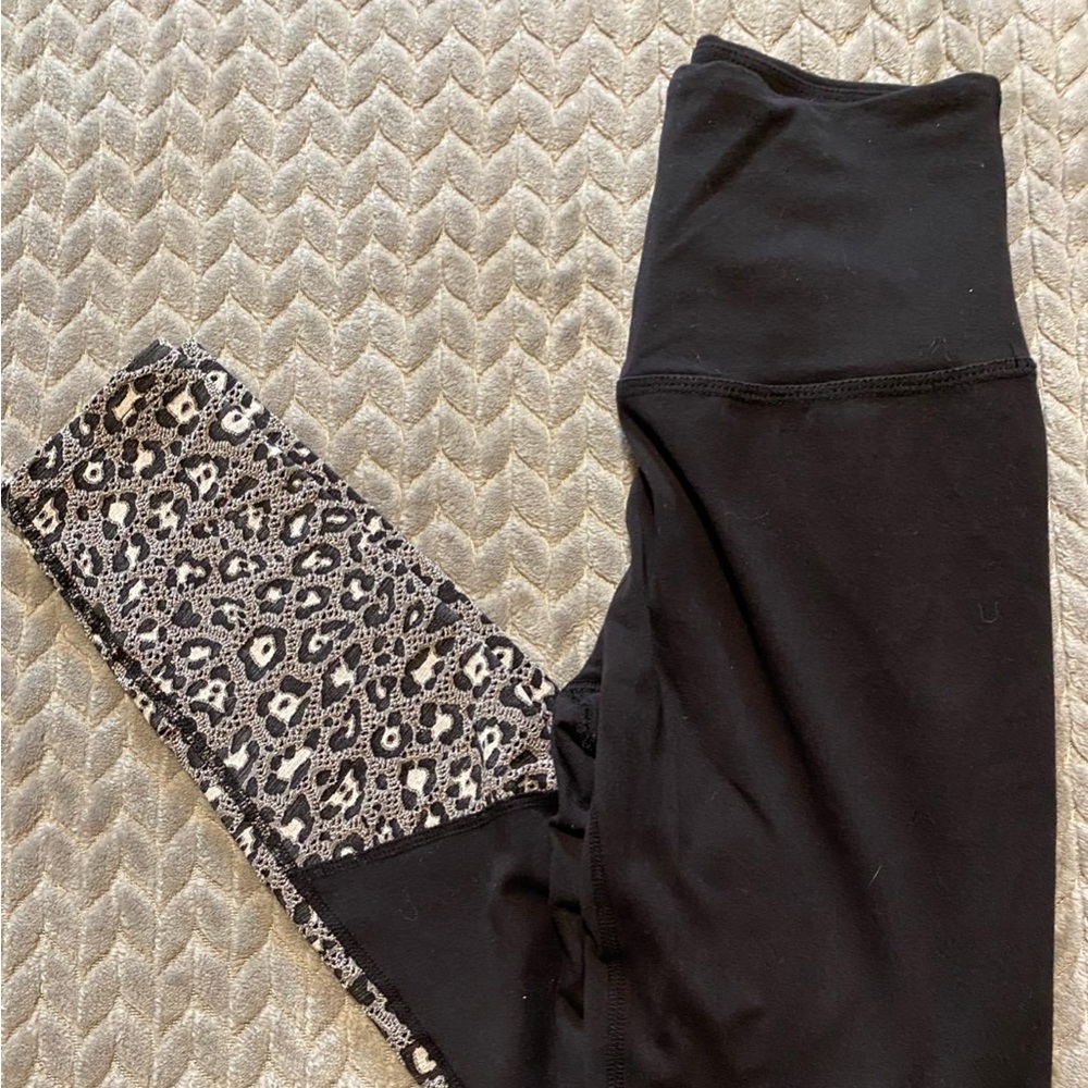 BEYOND YOGA. Women’s leggings.